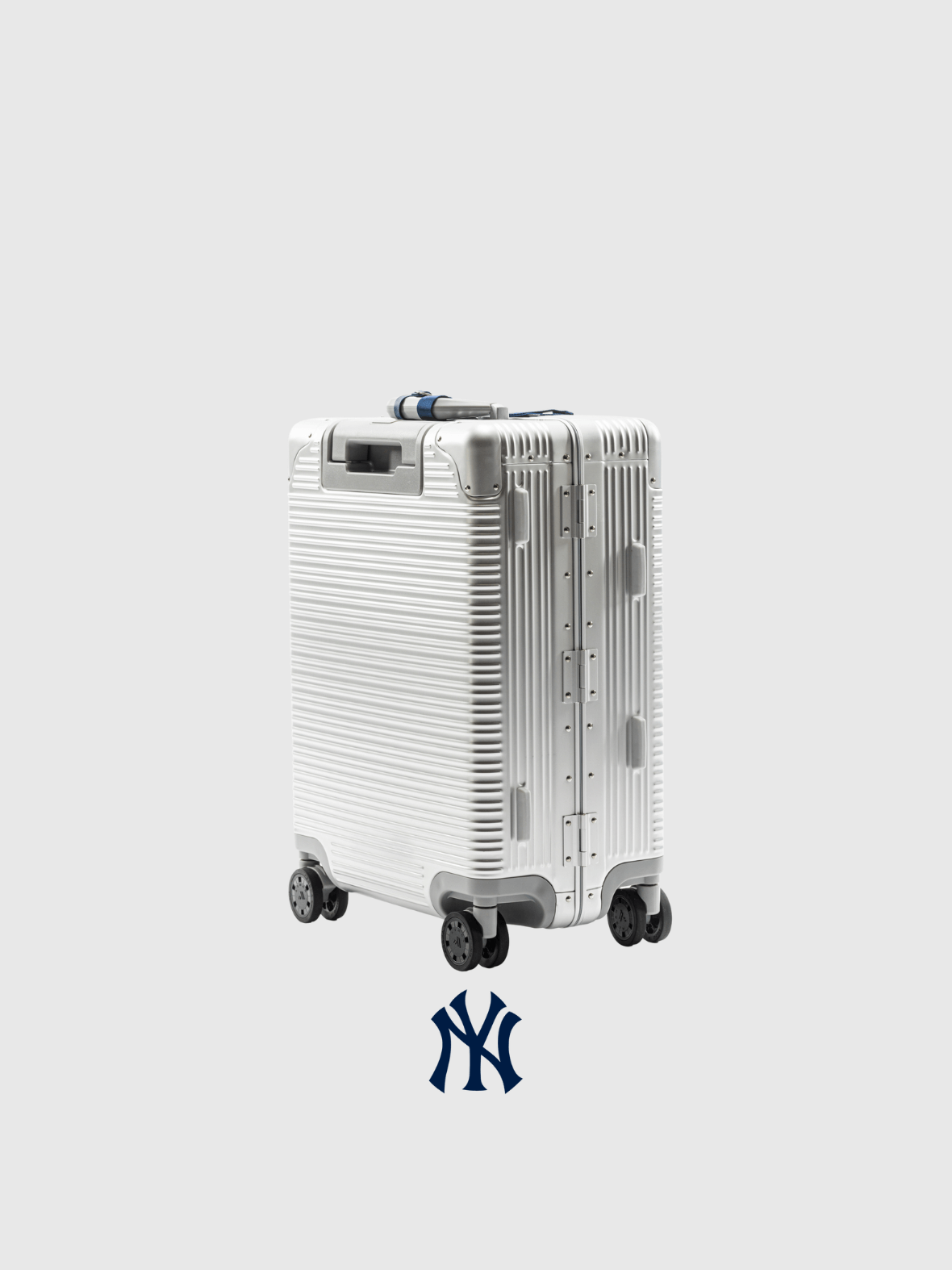 New York Yankees Time Capsule Limited Edition Case, white suitcase with luxury leather finishes and iconic logo.